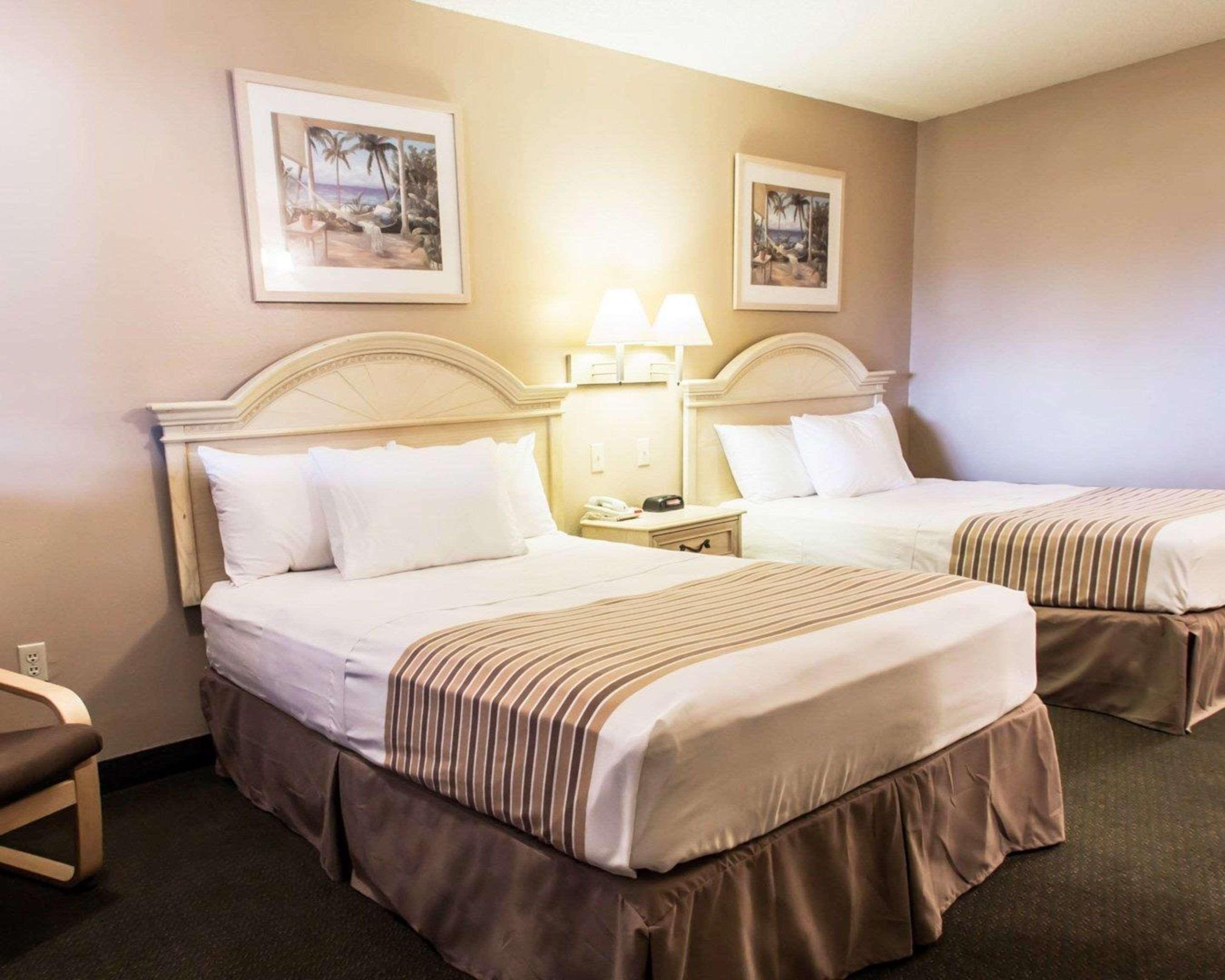 Forest City Rodeway Inn מראה חיצוני תמונה