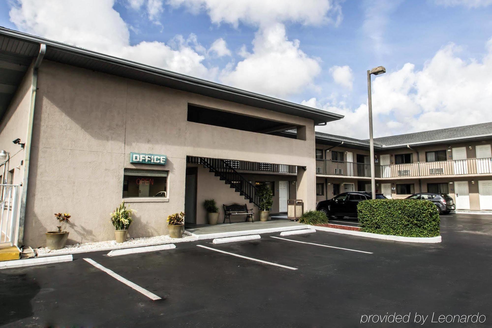 Forest City Rodeway Inn מראה חיצוני תמונה