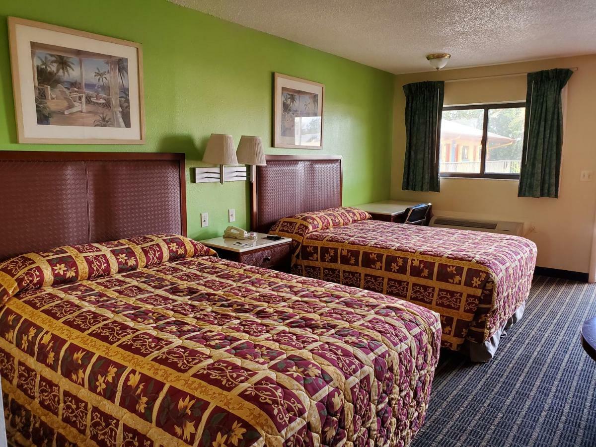 Forest City Rodeway Inn מראה חיצוני תמונה