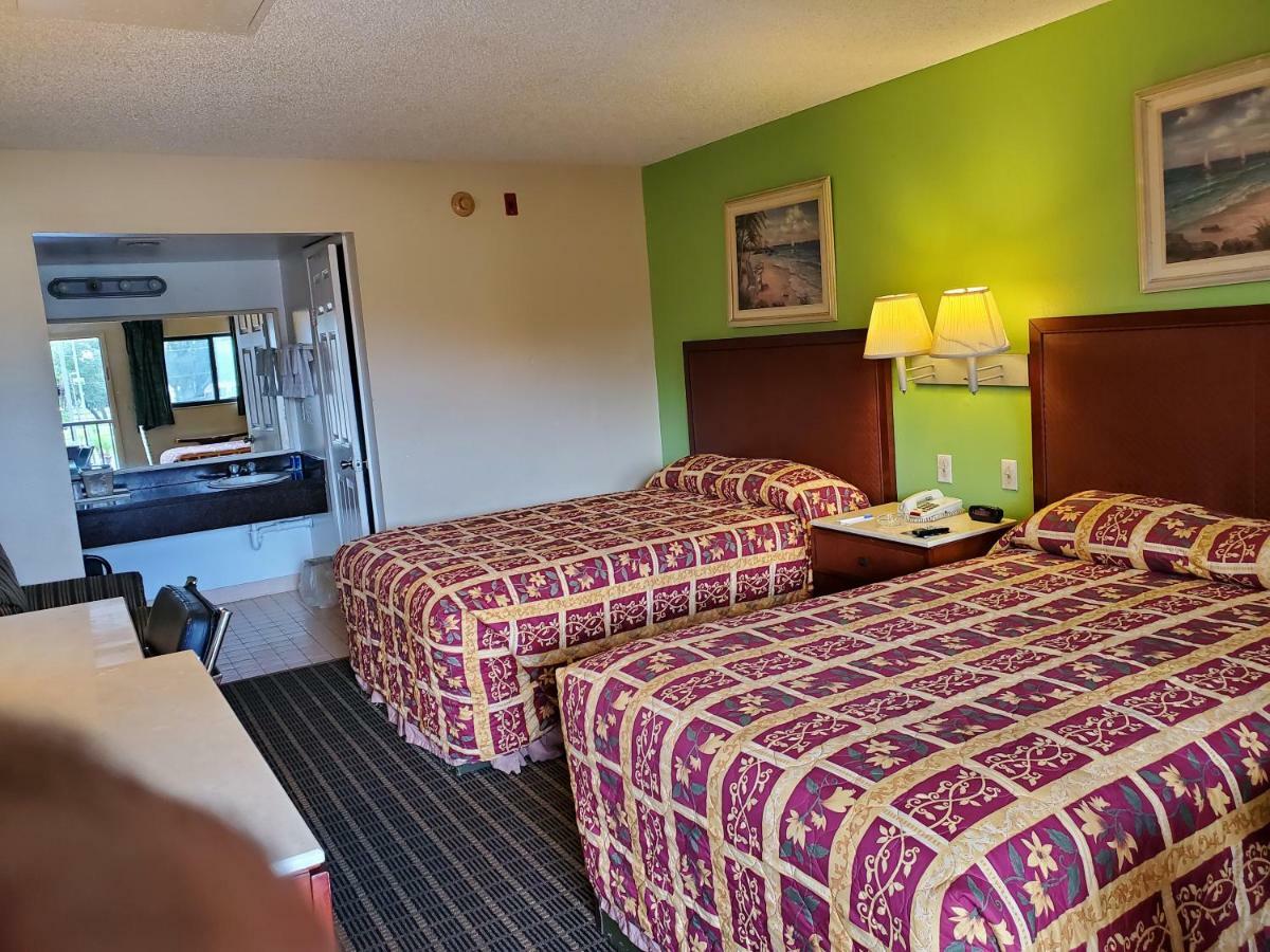 Forest City Rodeway Inn מראה חיצוני תמונה